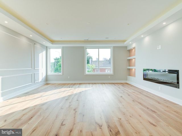 1019 E PALMER ST, Philadelphia, PA 19125