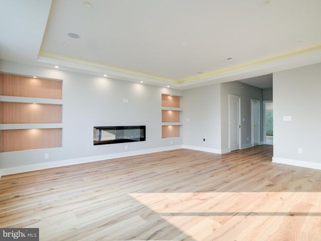 1019 E PALMER ST, Philadelphia, PA 19125