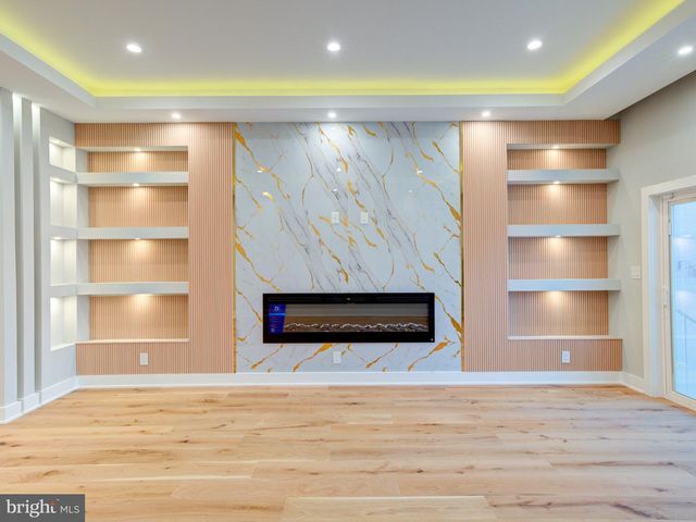 1019 E PALMER ST, Philadelphia, PA 19125