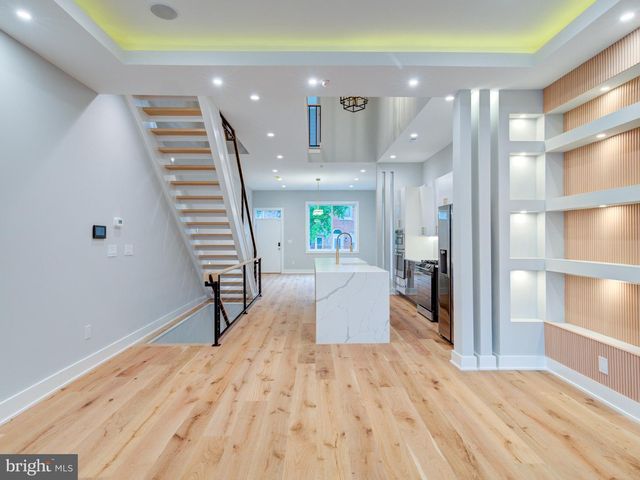 1019 E PALMER ST, Philadelphia, PA 19125