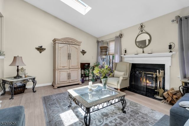 107 Bayberry Dr, Franklin Twp., NJ 08873