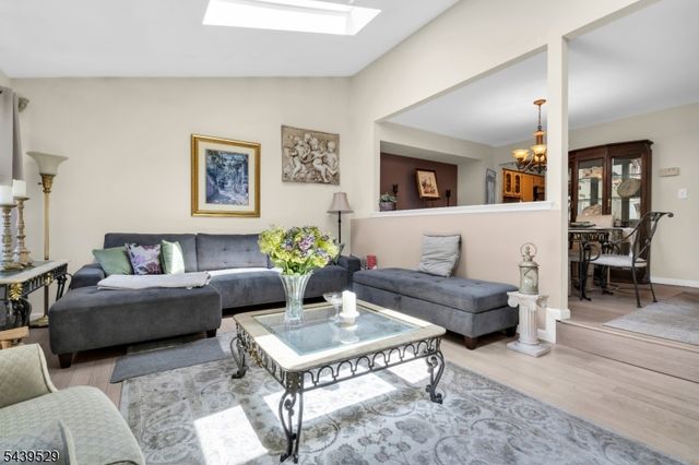107 Bayberry Dr, Franklin Twp., NJ 08873