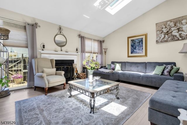 107 Bayberry Dr, Franklin Twp., NJ 08873