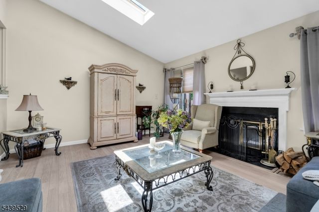 107 Bayberry Dr, Franklin Twp., NJ 08873