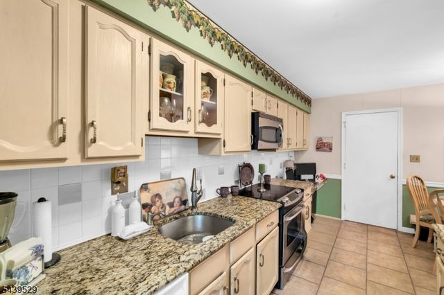 107 Bayberry Dr, Franklin Twp., NJ 08873