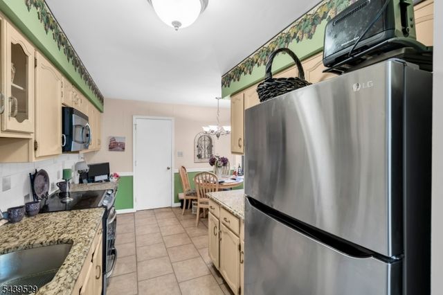 107 Bayberry Dr, Franklin Twp., NJ 08873