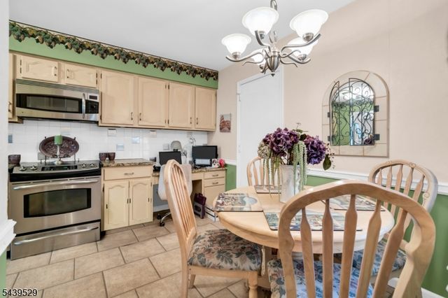 107 Bayberry Dr, Franklin Twp., NJ 08873