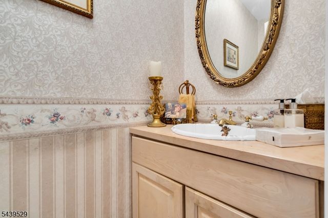 107 Bayberry Dr, Franklin Twp., NJ 08873