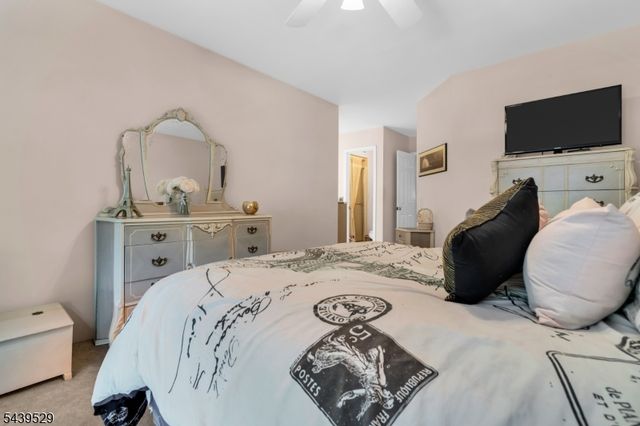 107 Bayberry Dr, Franklin Twp., NJ 08873