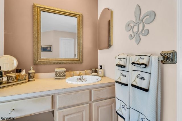 107 Bayberry Dr, Franklin Twp., NJ 08873