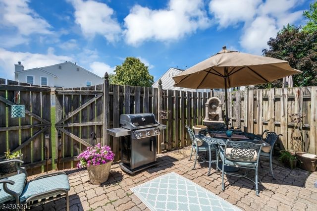 107 Bayberry Dr, Franklin Twp., NJ 08873
