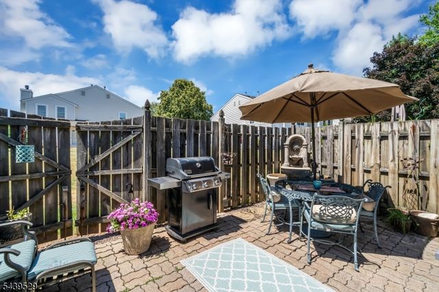 107 Bayberry Dr, Franklin Twp., NJ 08873