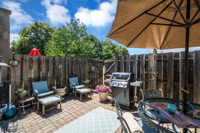 107 Bayberry Dr, Franklin Twp., NJ 08873