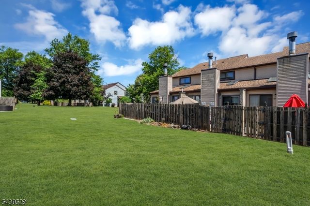 107 Bayberry Dr, Franklin Twp., NJ 08873