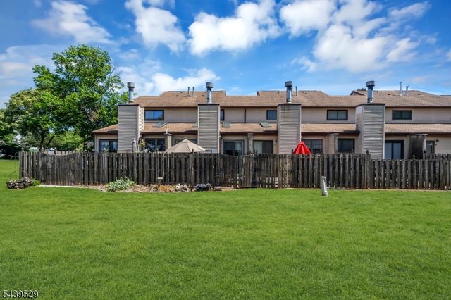 107 Bayberry Dr, Franklin Twp., NJ 08873