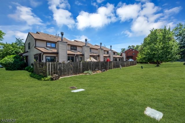 107 Bayberry Dr, Franklin Twp., NJ 08873