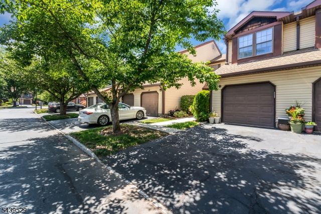 107 Bayberry Dr, Franklin Twp., NJ 08873