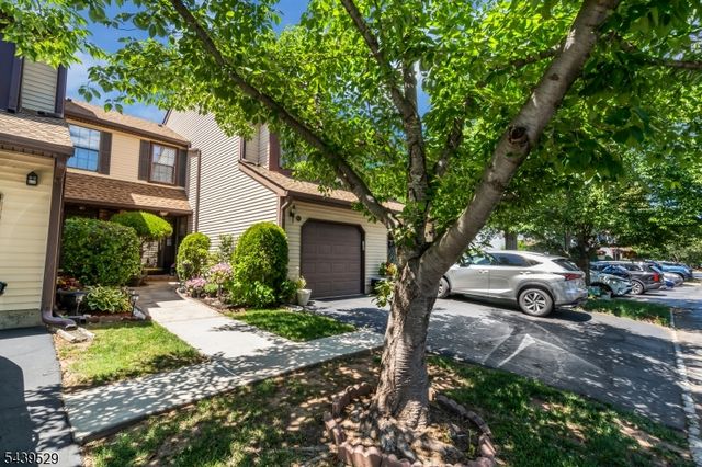 107 Bayberry Dr, Franklin Twp., NJ 08873