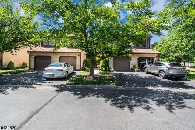 107 Bayberry Dr, Franklin Twp., NJ 08873