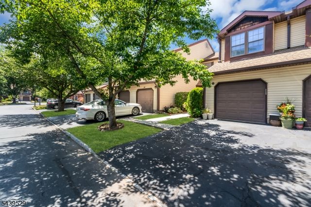 107 Bayberry Dr, Franklin Twp., NJ 08873