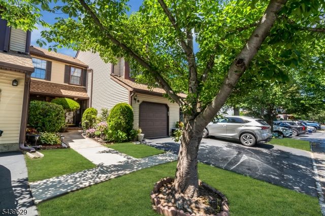 107 Bayberry Dr, Franklin Twp., NJ 08873