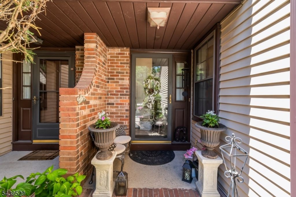 107 Bayberry Dr, Franklin Twp., NJ 08873 — photo 2