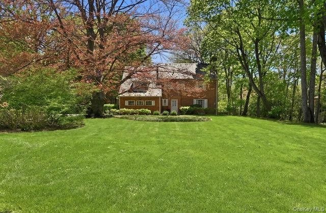 4 The Birches, Roslyn Estates, NY 11576