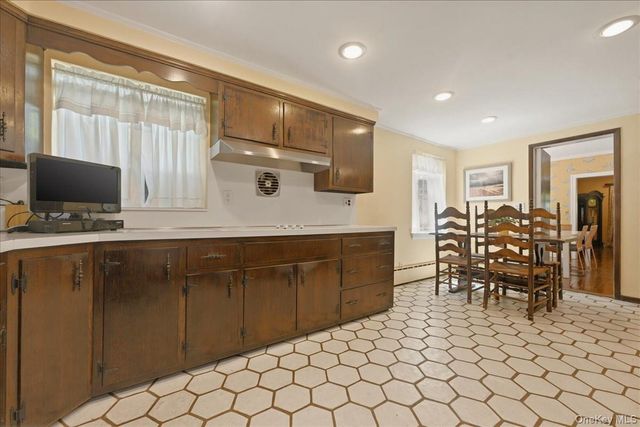 4 The Birches, Roslyn Estates, NY 11576