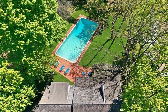 4 The Birches, Roslyn Estates, NY 11576