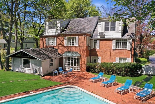 4 The Birches, Roslyn Estates, NY 11576