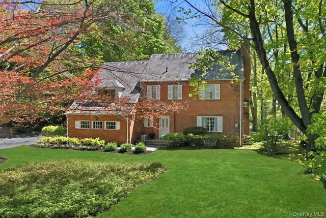 4 The Birches, Roslyn Estates, NY 11576