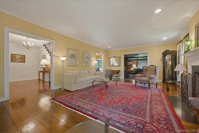 4 The Birches, Roslyn Estates, NY 11576