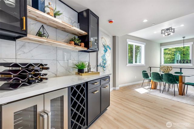 5732 Halls Lake Way, Lynnwood, WA 98036