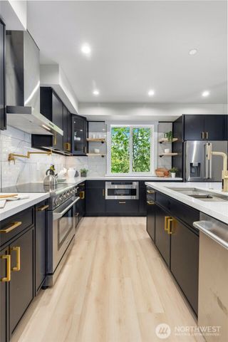 5732 Halls Lake Way, Lynnwood, WA 98036