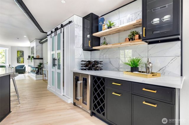 5732 Halls Lake Way, Lynnwood, WA 98036