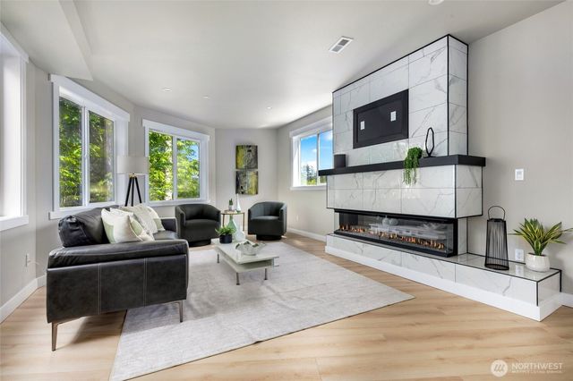 5732 Halls Lake Way, Lynnwood, WA 98036