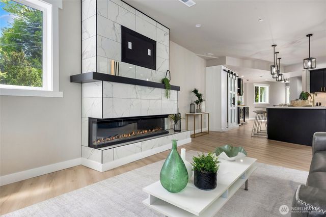 5732 Halls Lake Way, Lynnwood, WA 98036