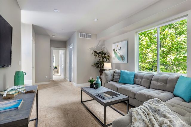 5732 Halls Lake Way, Lynnwood, WA 98036