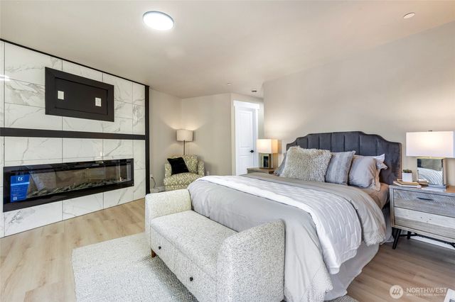 5732 Halls Lake Way, Lynnwood, WA 98036