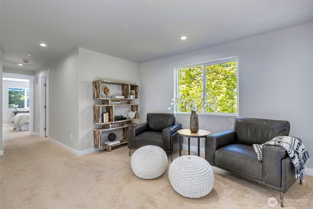 5732 Halls Lake Way, Lynnwood, WA 98036