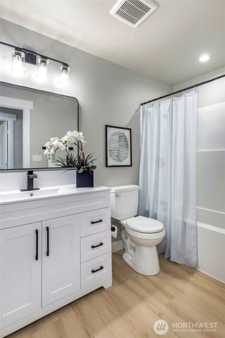 5732 Halls Lake Way, Lynnwood, WA 98036