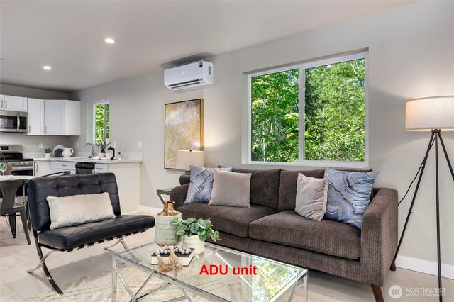 5732 Halls Lake Way, Lynnwood, WA 98036