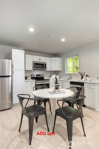 5732 Halls Lake Way, Lynnwood, WA 98036