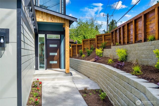 5732 Halls Lake Way, Lynnwood, WA 98036