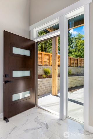 5732 Halls Lake Way, Lynnwood, WA 98036