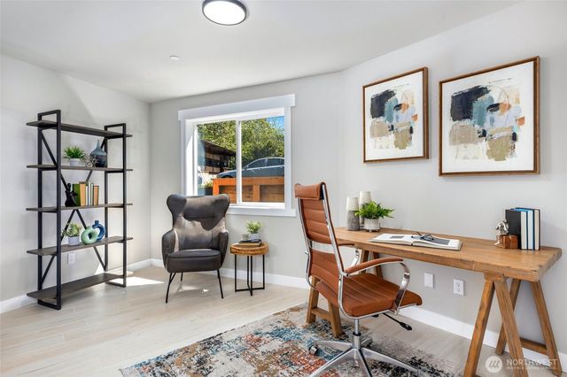 5732 Halls Lake Way, Lynnwood, WA 98036