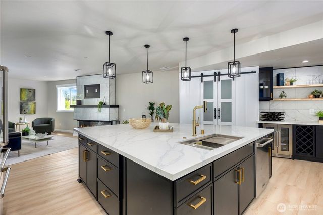 5732 Halls Lake Way, Lynnwood, WA 98036