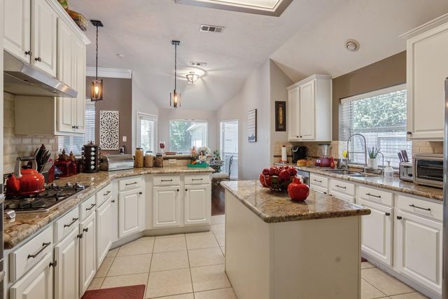 11515 Brown Trail, Tomball, TX 77377