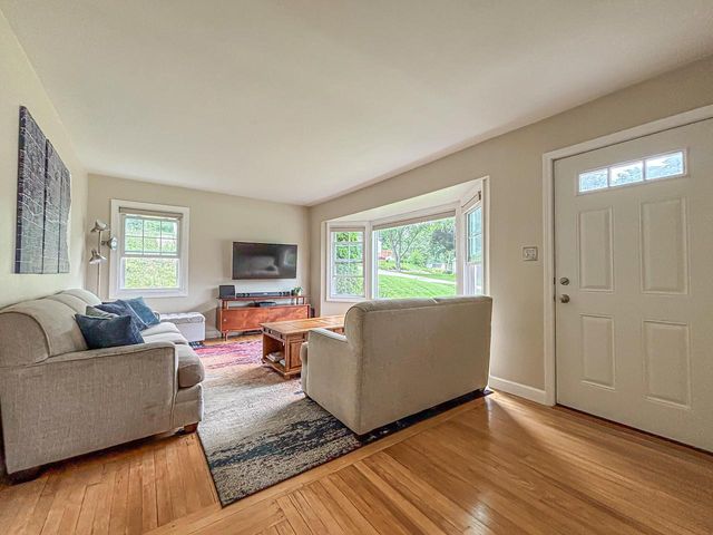 1135 Forest LANE, Brookfield, WI 53005