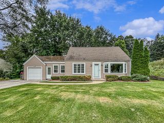1135 Forest LANE, Brookfield, WI 53005